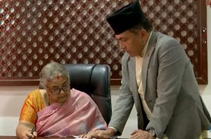 पहिलो महिला प्रधानमन्त्रीका रुपमा सुशीला कार्कीद्वारा पदभार ग्रहण